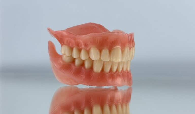 吸附式活動假牙